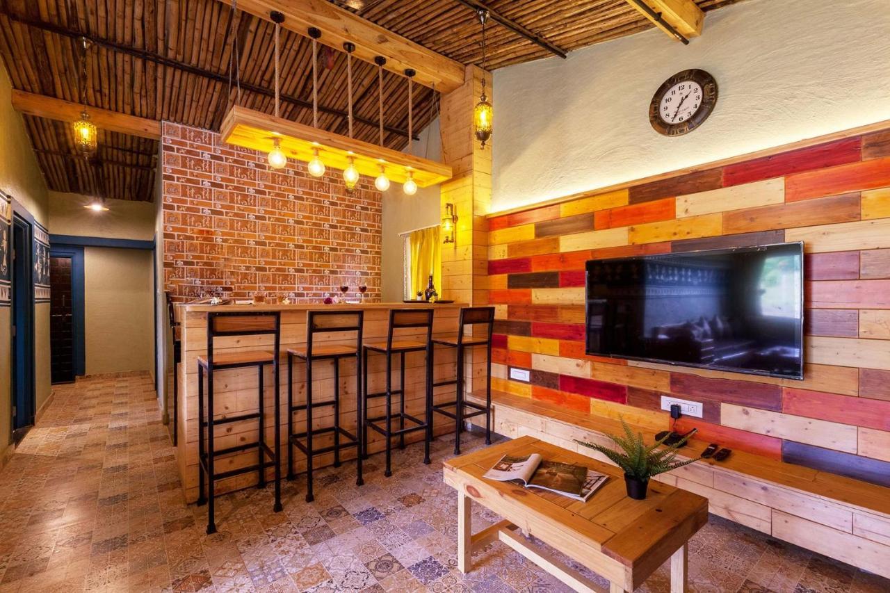 Stayvista's Ficus Farms: Mountain-View Retreat with Rustic Charm & Entertainment Igatpuri Exterior photo
