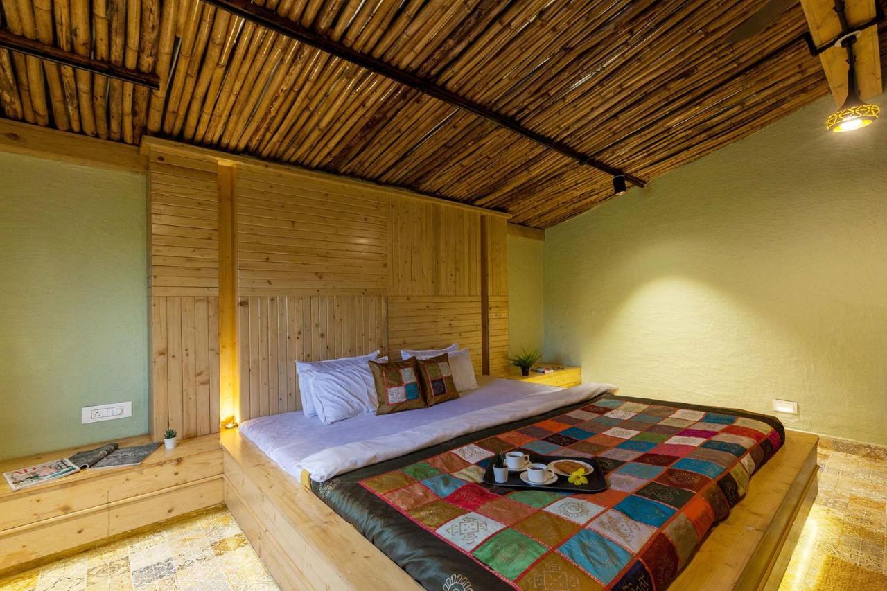 Stayvista's Ficus Farms: Mountain-View Retreat with Rustic Charm & Entertainment Igatpuri Exterior photo